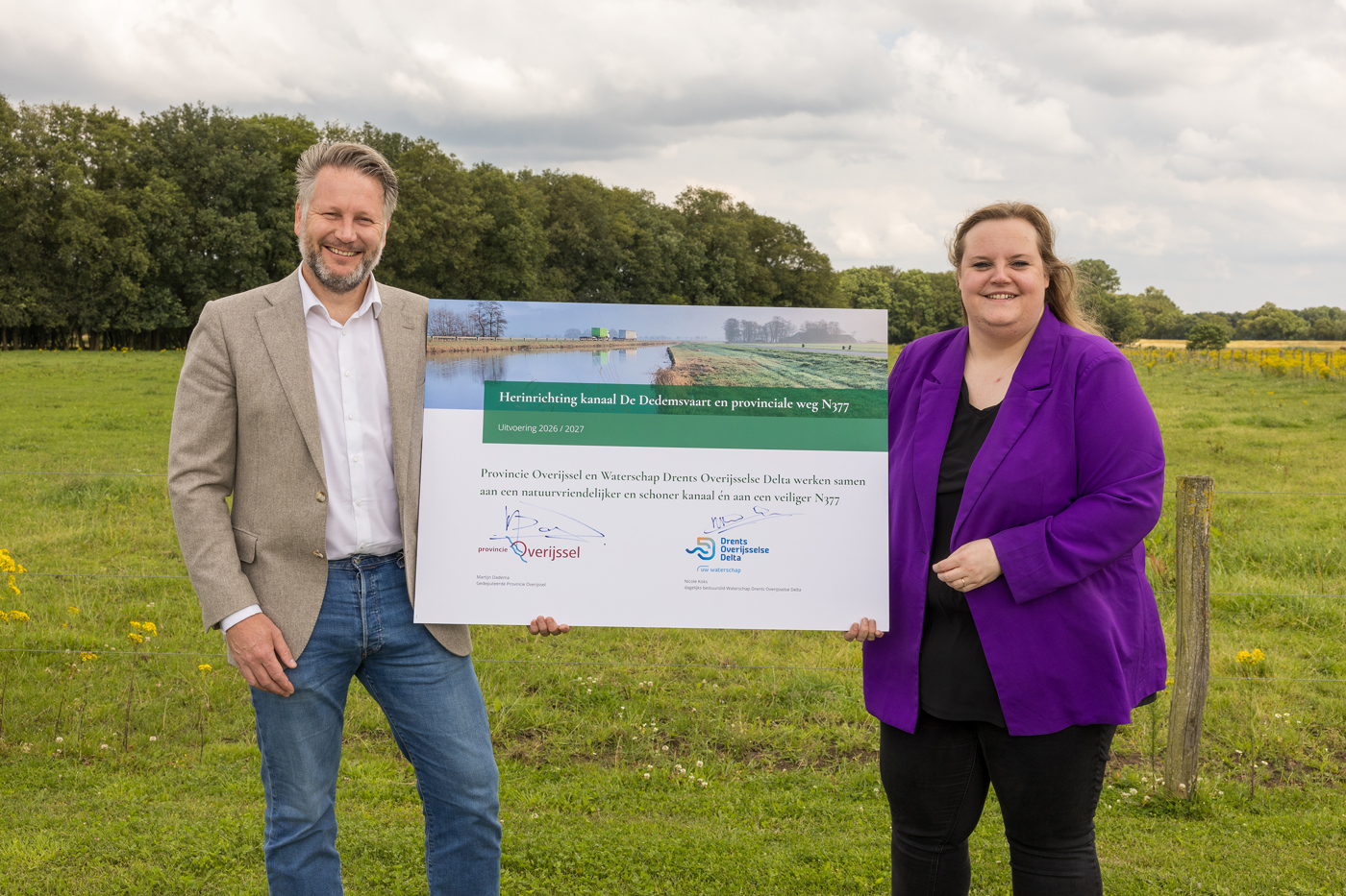 Gedeputeerde Martijn Dadema (Provincie Overijssel)  en Bestuurslid Nicole Koks (Waterschap Drents-Overijsselse Delta)